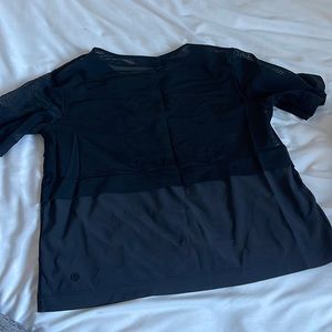 Lululemon size 4 mesh top